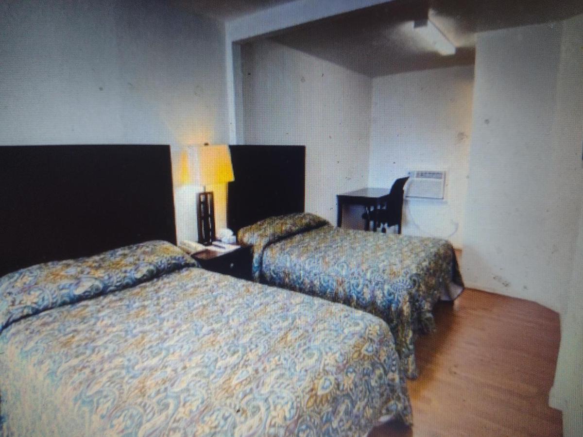 Budget Inn & Suites -Super-Ice Cold Spotless Rooms- Door-To-Door Lit Parking & Lowest Price Plus Hbo Max,Spanish Tv, Internet Free!! Freer Eksteriør billede