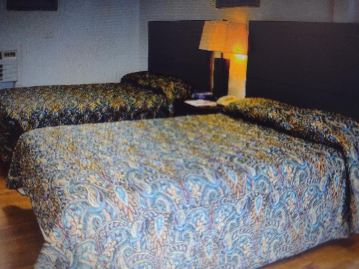 Budget Inn & Suites -Super-Ice Cold Spotless Rooms- Door-To-Door Lit Parking & Lowest Price Plus Hbo Max,Spanish Tv, Internet Free!! Freer Eksteriør billede