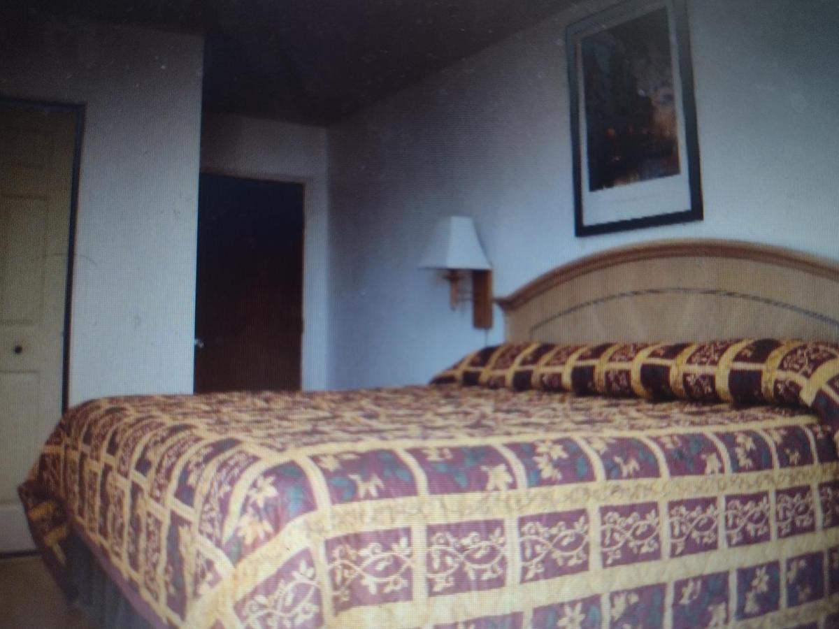Budget Inn & Suites -Super-Ice Cold Spotless Rooms- Door-To-Door Lit Parking & Lowest Price Plus Hbo Max,Spanish Tv, Internet Free!! Freer Eksteriør billede