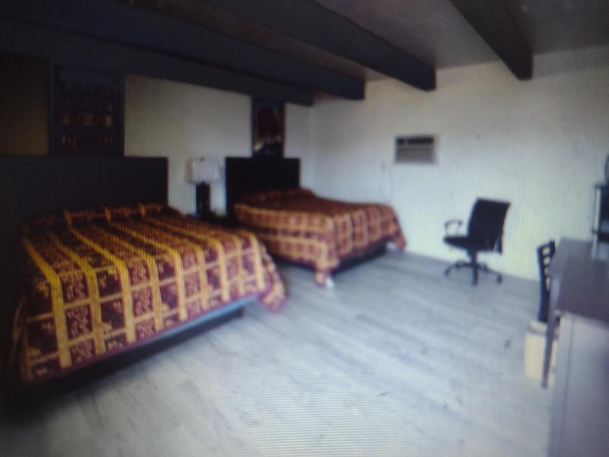 Budget Inn & Suites -Super-Ice Cold Spotless Rooms- Door-To-Door Lit Parking & Lowest Price Plus Hbo Max,Spanish Tv, Internet Free!! Freer Eksteriør billede