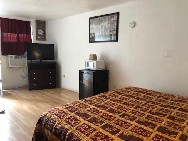 Budget Inn & Suites -Super-Ice Cold Spotless Rooms- Door-To-Door Lit Parking & Lowest Price Plus Hbo Max,Spanish Tv, Internet Free!! Freer Eksteriør billede